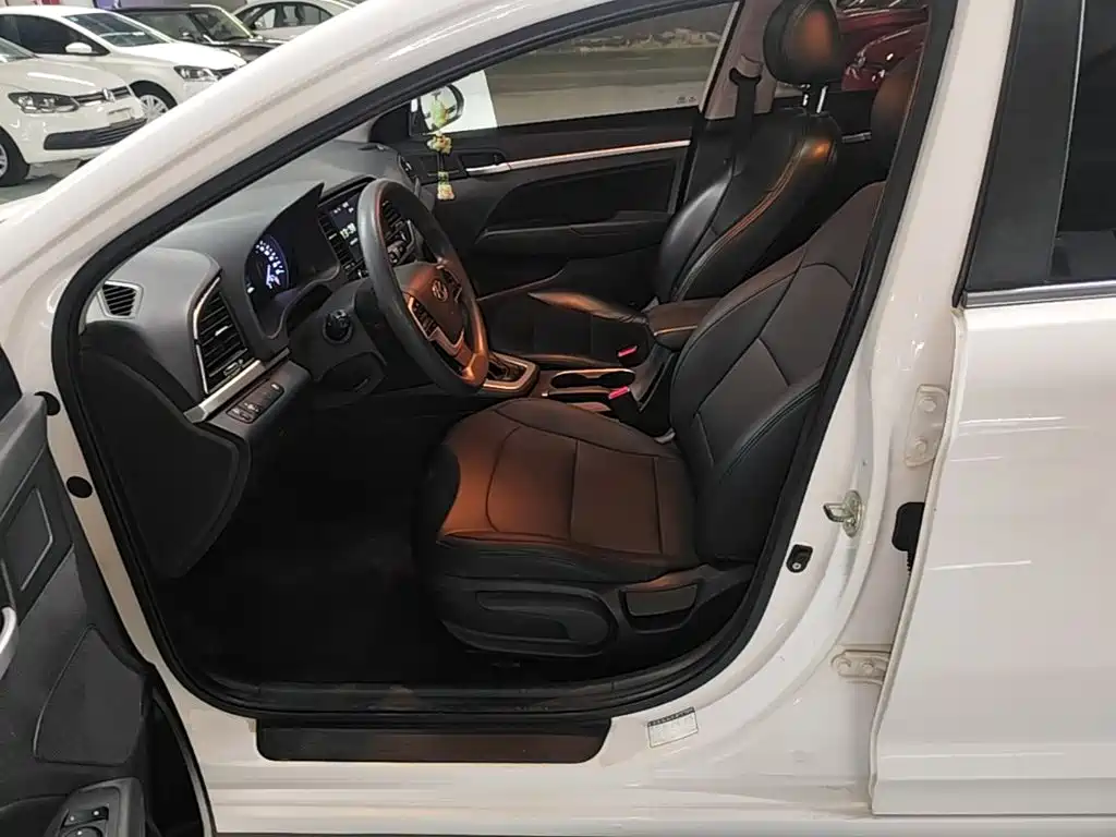 Hyundai Elantra — миниатюра 15