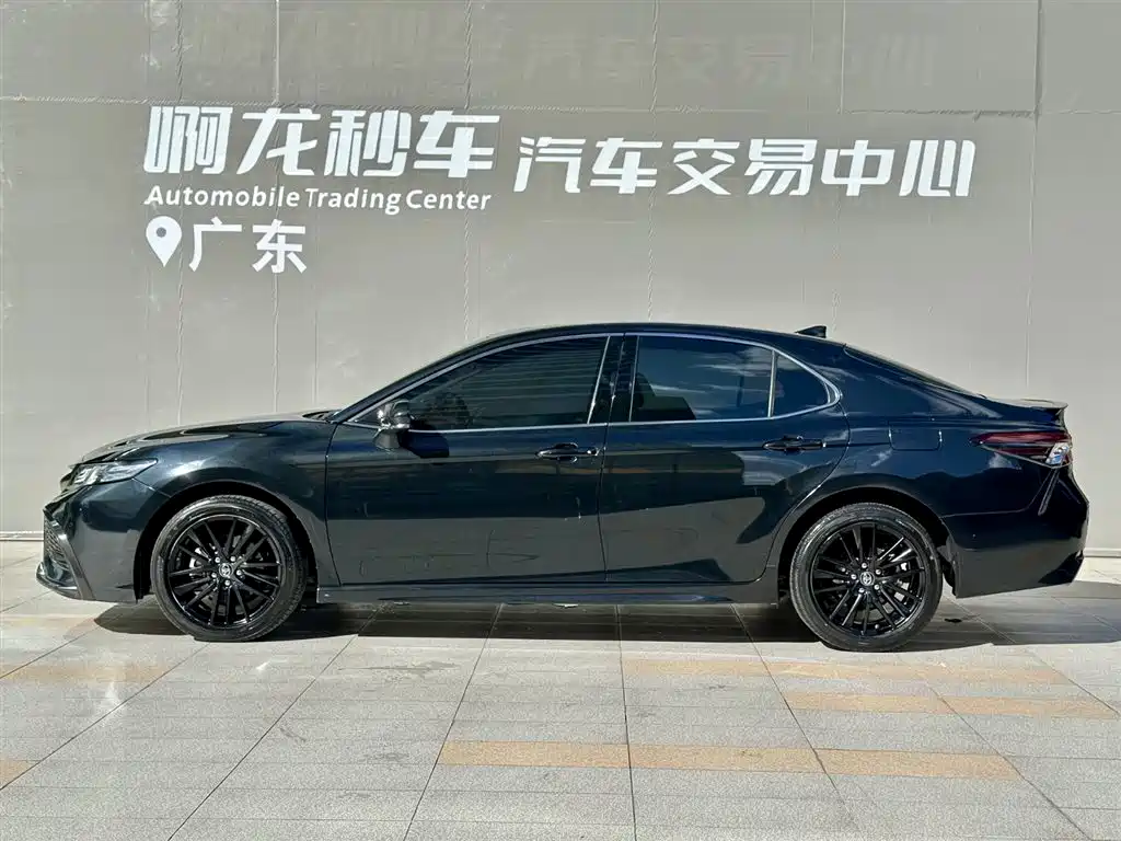 Toyota Camry 2022 2.0S