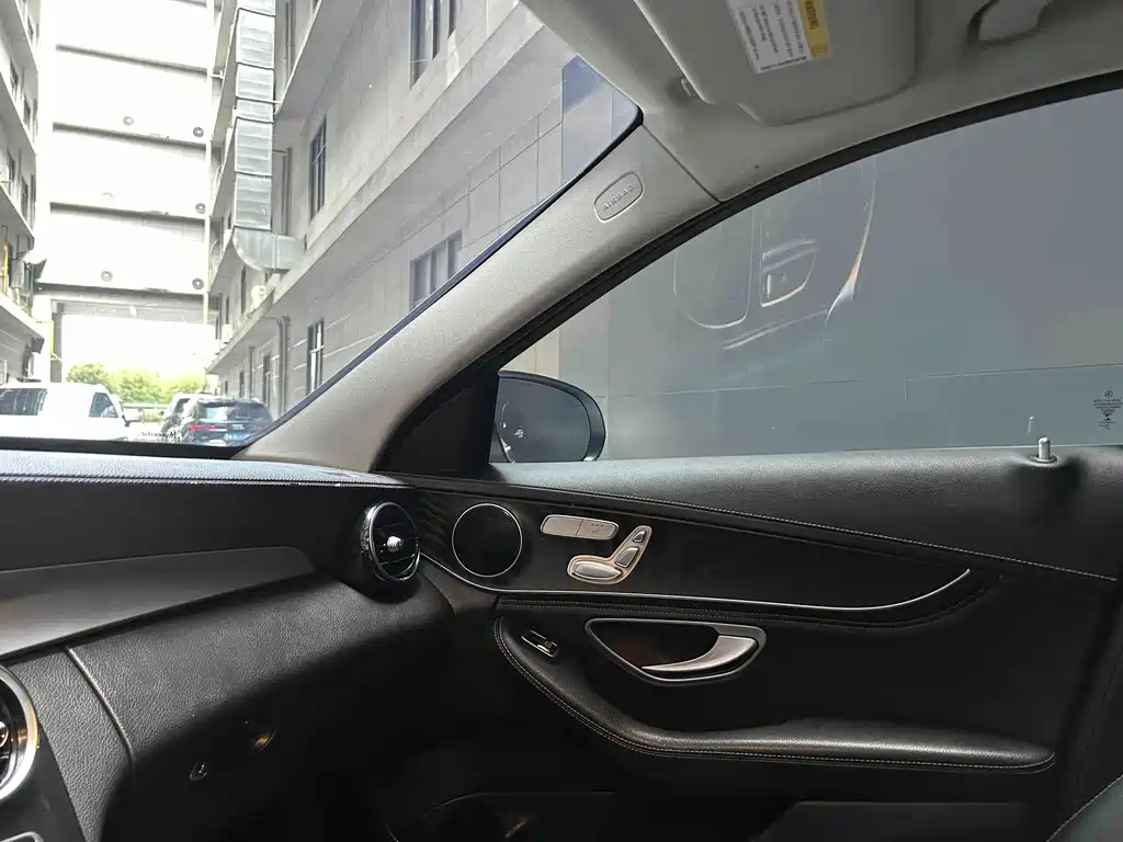 Mercedes-Benz C-Class — миниатюра 11