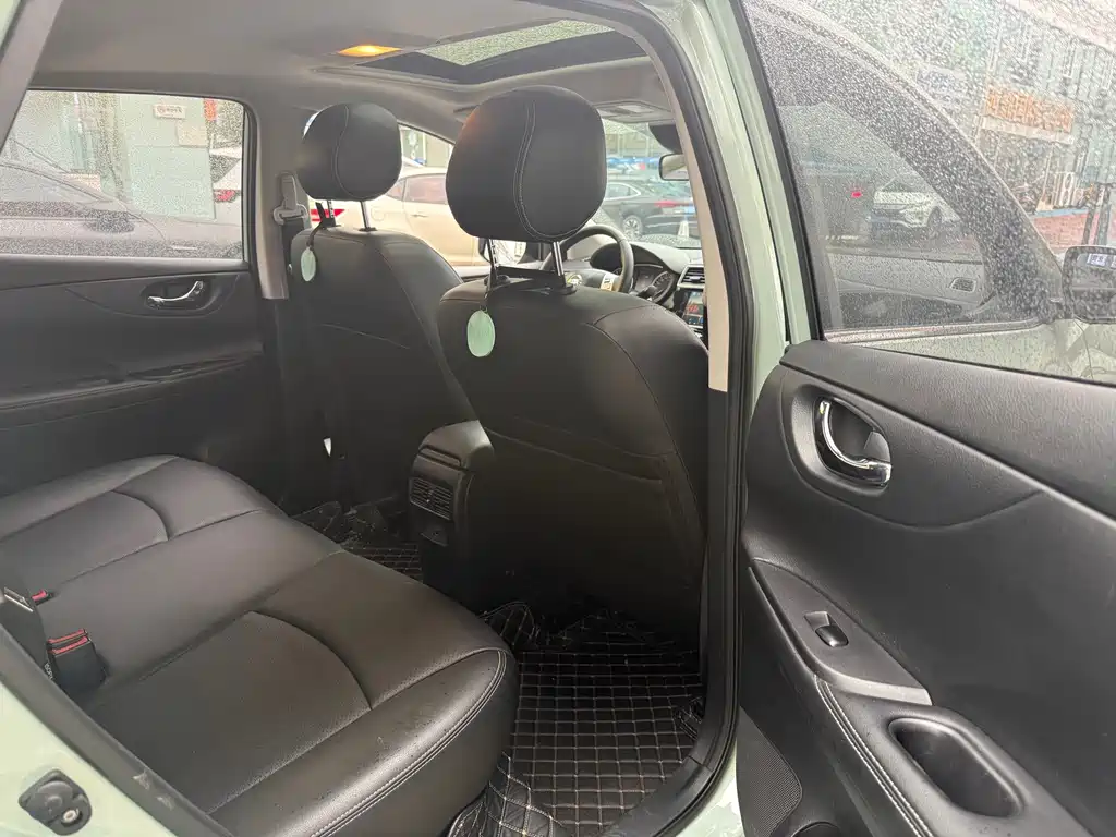 Nissan Tiida — миниатюра 6