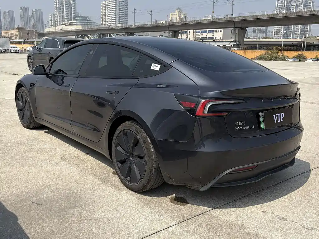 Tesla Model 3 - фото 7