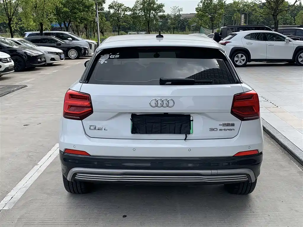 Audi Q2L e-tron — миниатюра 7