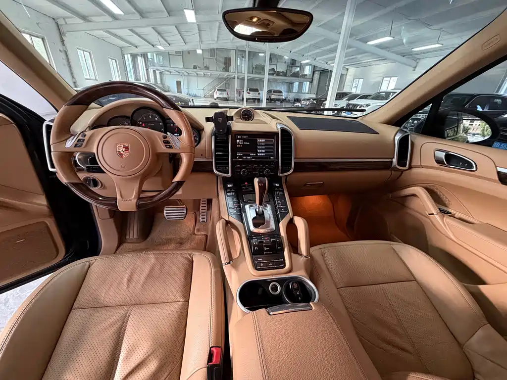 Porsche Cayenne — миниатюра 10