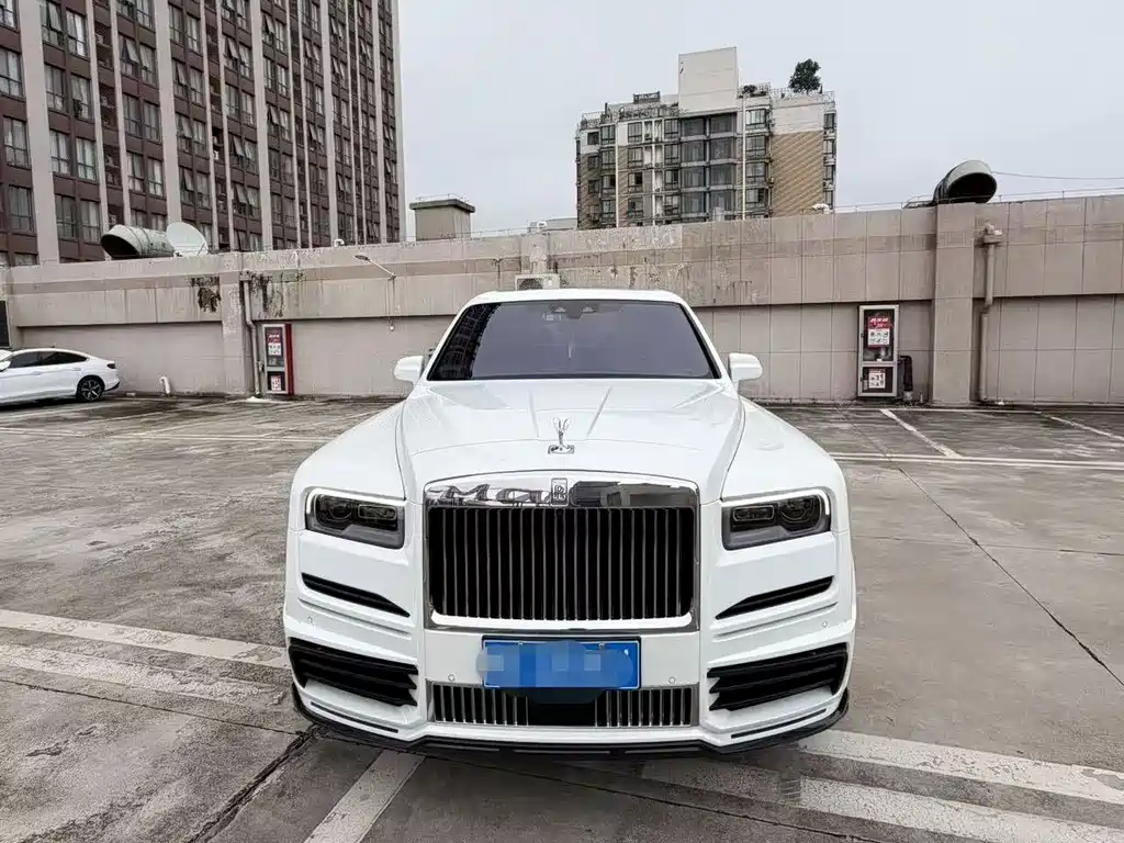 Rolls-Royce Cullinan 2021 мест
