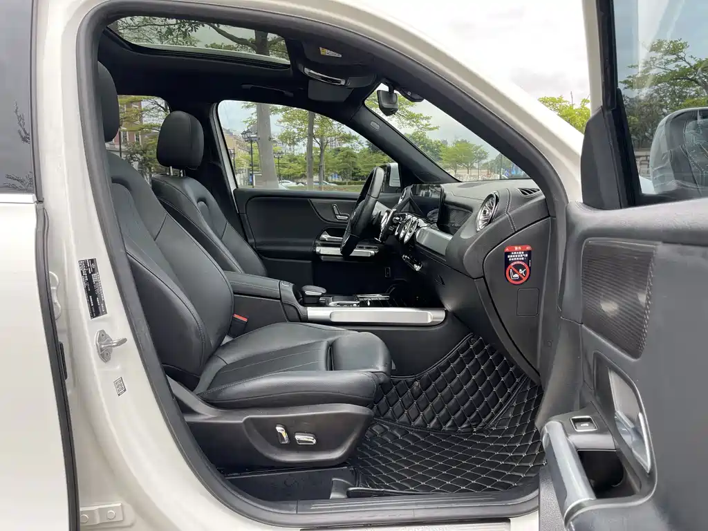 Mercedes-Benz GLB — миниатюра 12