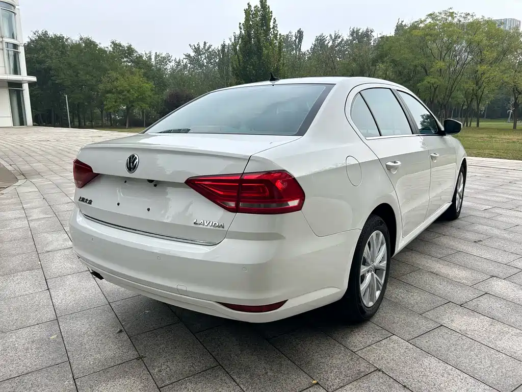 Volkswagen Lavida — миниатюра 5