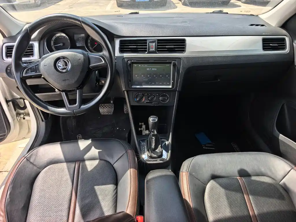 Skoda Rapid Spaceback — миниатюра 10