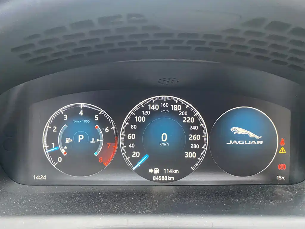Jaguar XJ — миниатюра 17