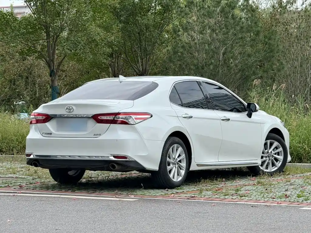 Toyota Camry — миниатюра 19