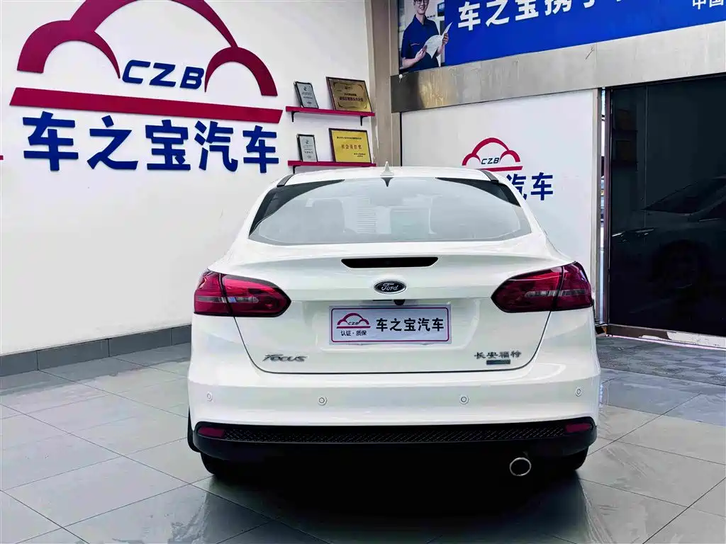 Ford Focus 2018 EcoBoost 180 AT Elite