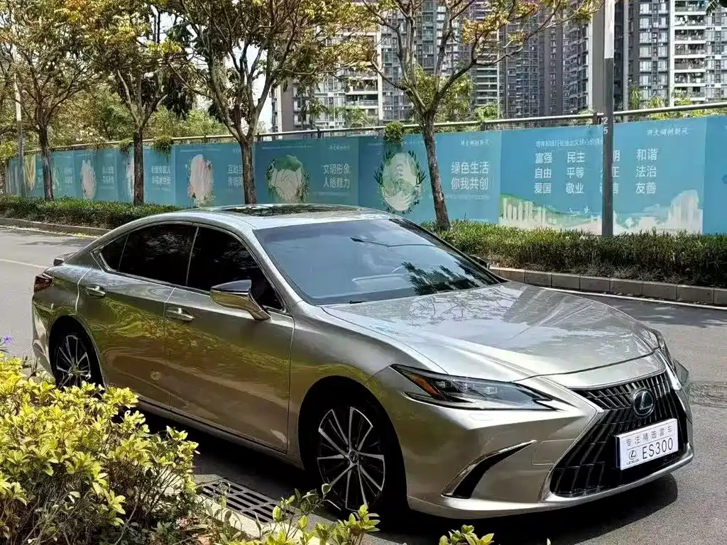 Lexus ES — миниатюра 2
