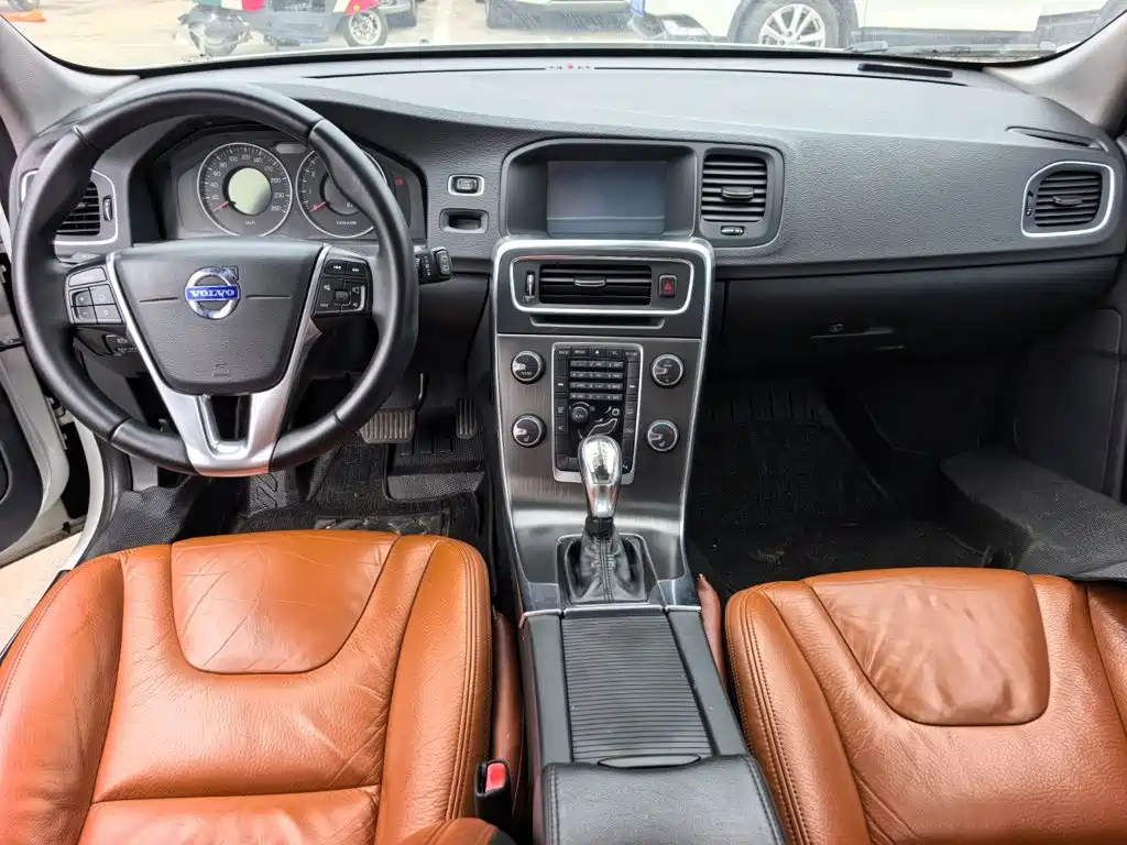 Volvo V60 — миниатюра 10