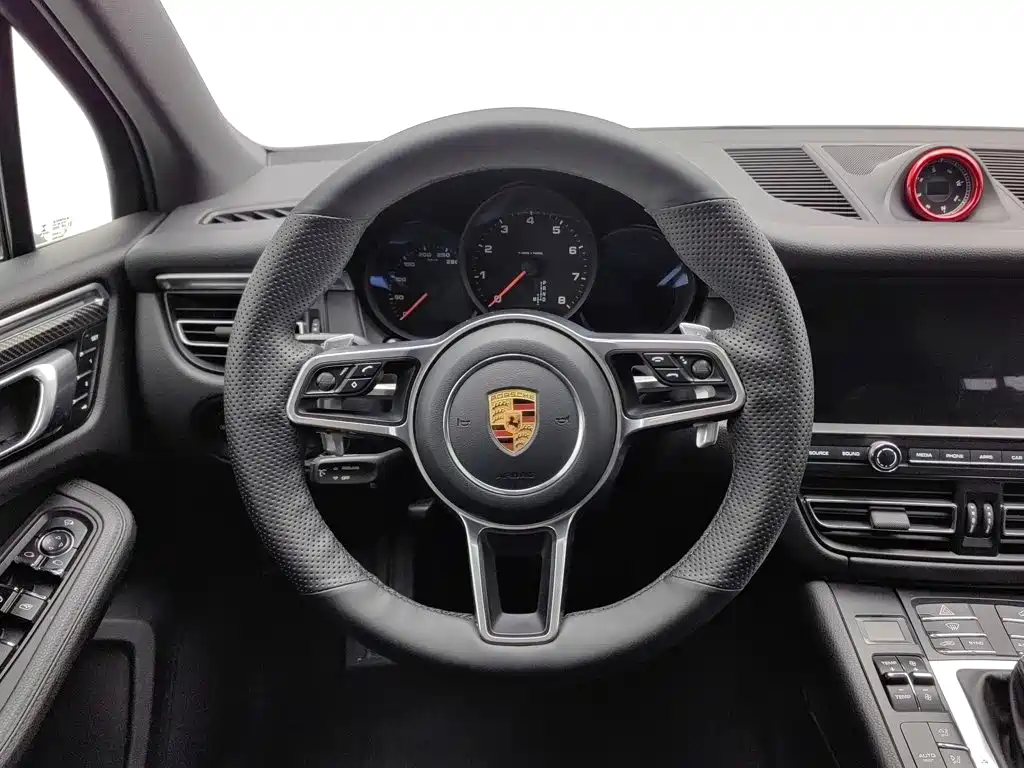 Porsche Macan — миниатюра 11