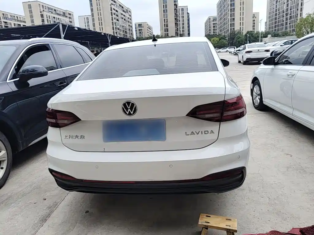 Volkswagen Lavida — миниатюра 6