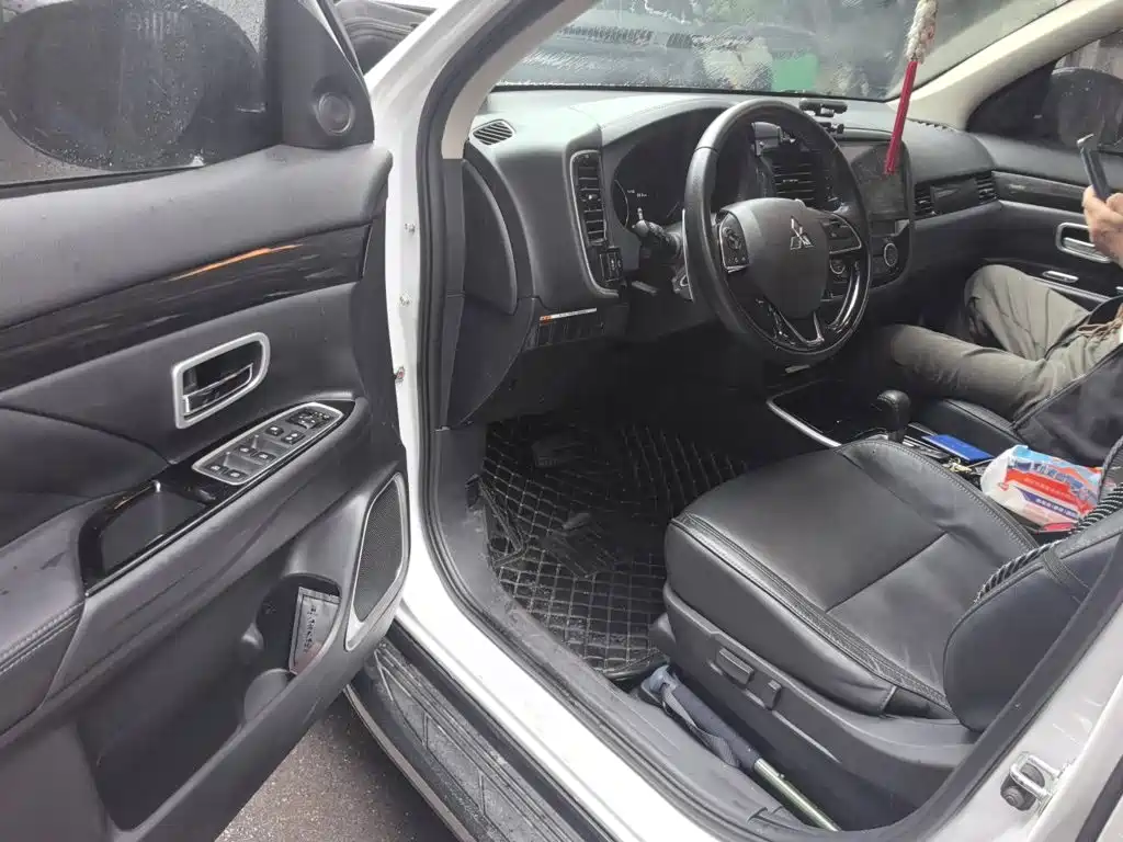 Mitsubishi Outlander — миниатюра 12