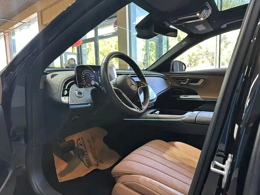Mercedes-Benz E-Class — миниатюра 9