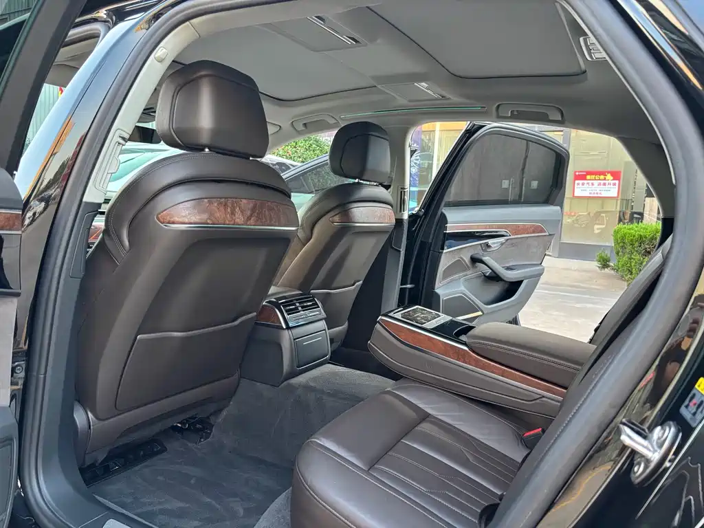 Audi A8 — миниатюра 8