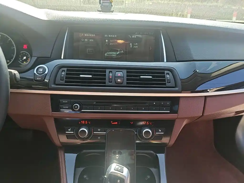 BMW 5 Series — миниатюра 13