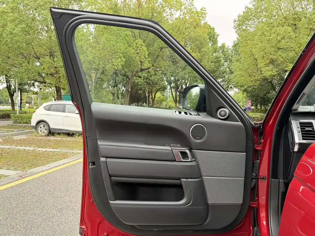 Land Rover Sport — миниатюра 12