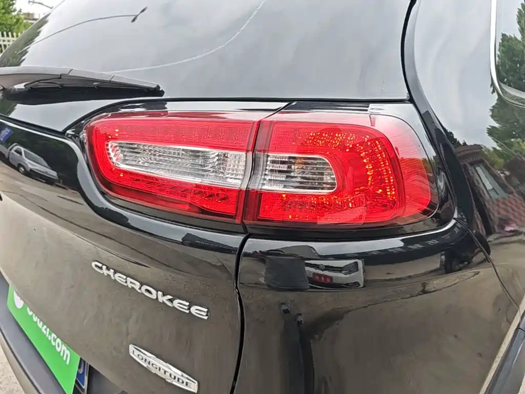 Jeep Cherokee — миниатюра 8