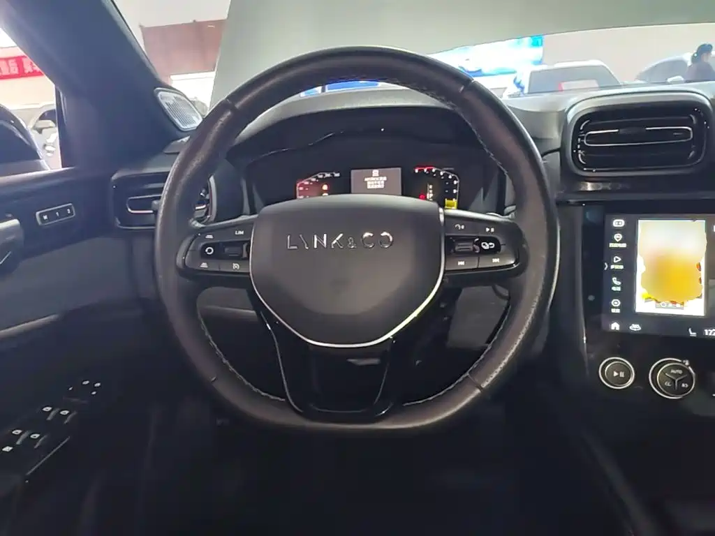 Lynk & Co 03 — миниатюра 11