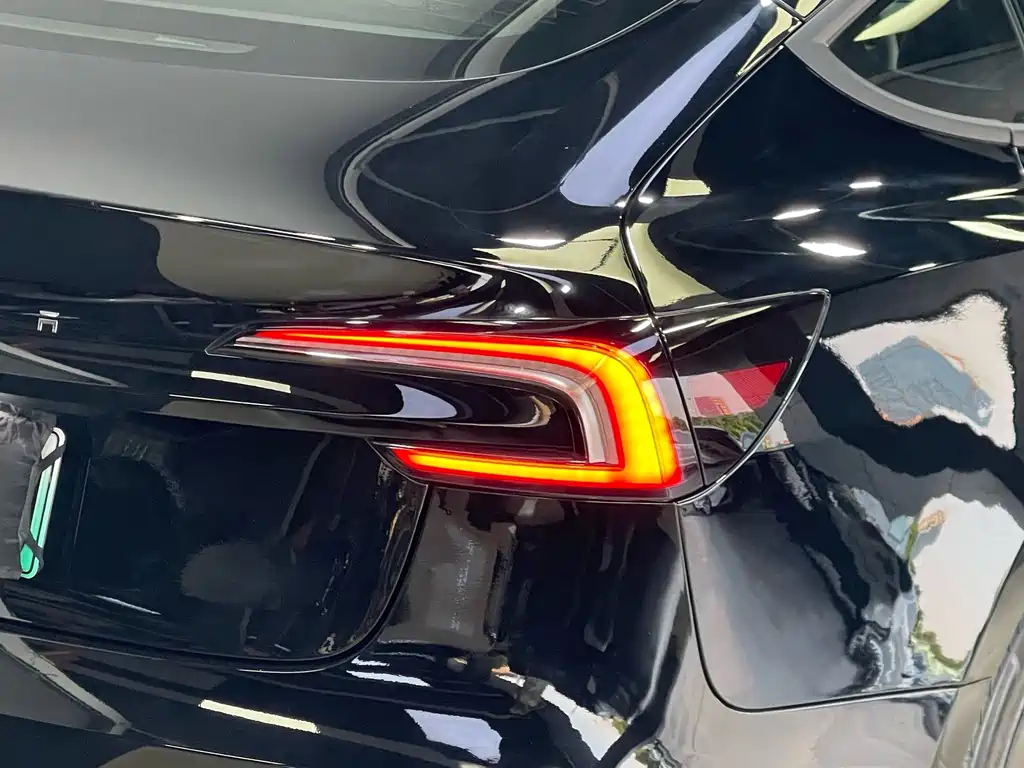 Tesla Model 3 — миниатюра 21