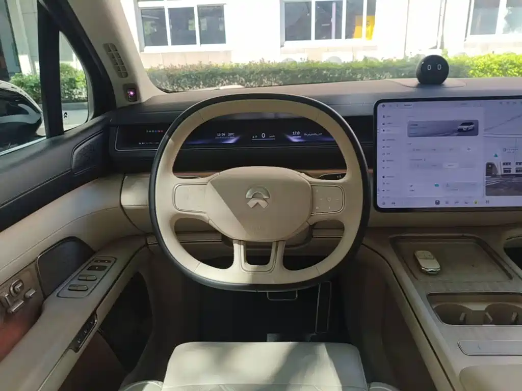 NIO ES8 — миниатюра 11
