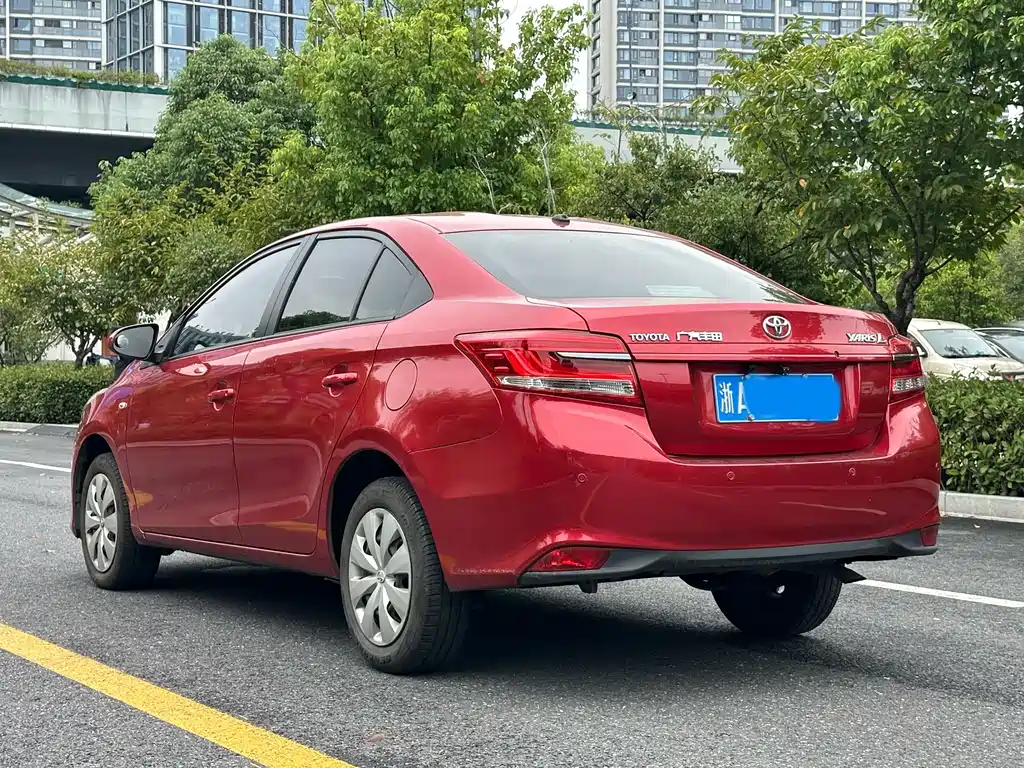 Toyota Yaris L — миниатюра 4