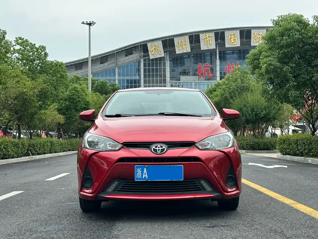 Toyota Yaris L — миниатюра 2