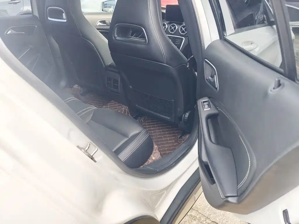 Mercedes-Benz GLA — миниатюра 11