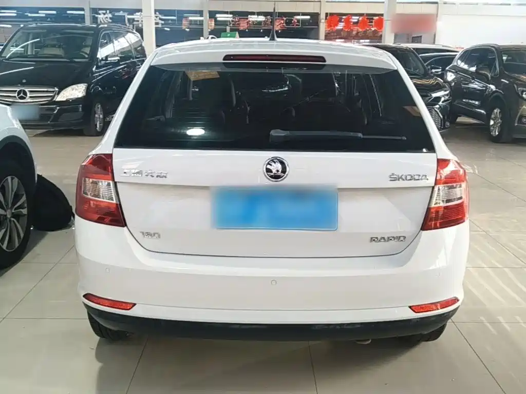 Skoda Rapid Spaceback — миниатюра 6