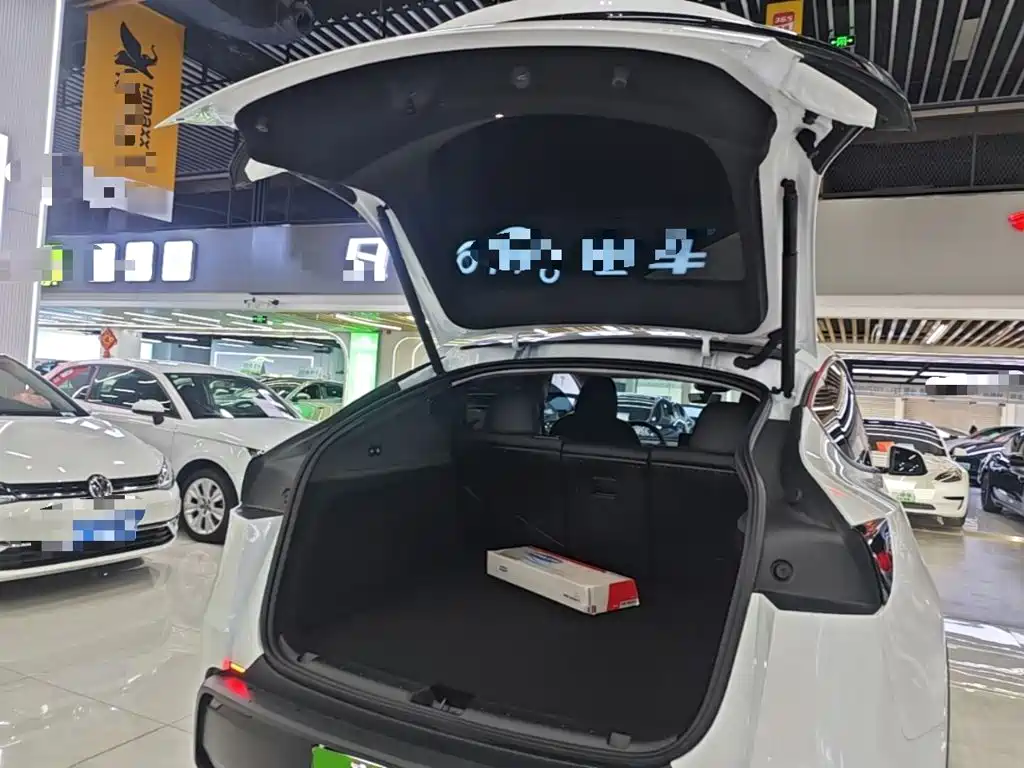Tesla Model Y — миниатюра 19