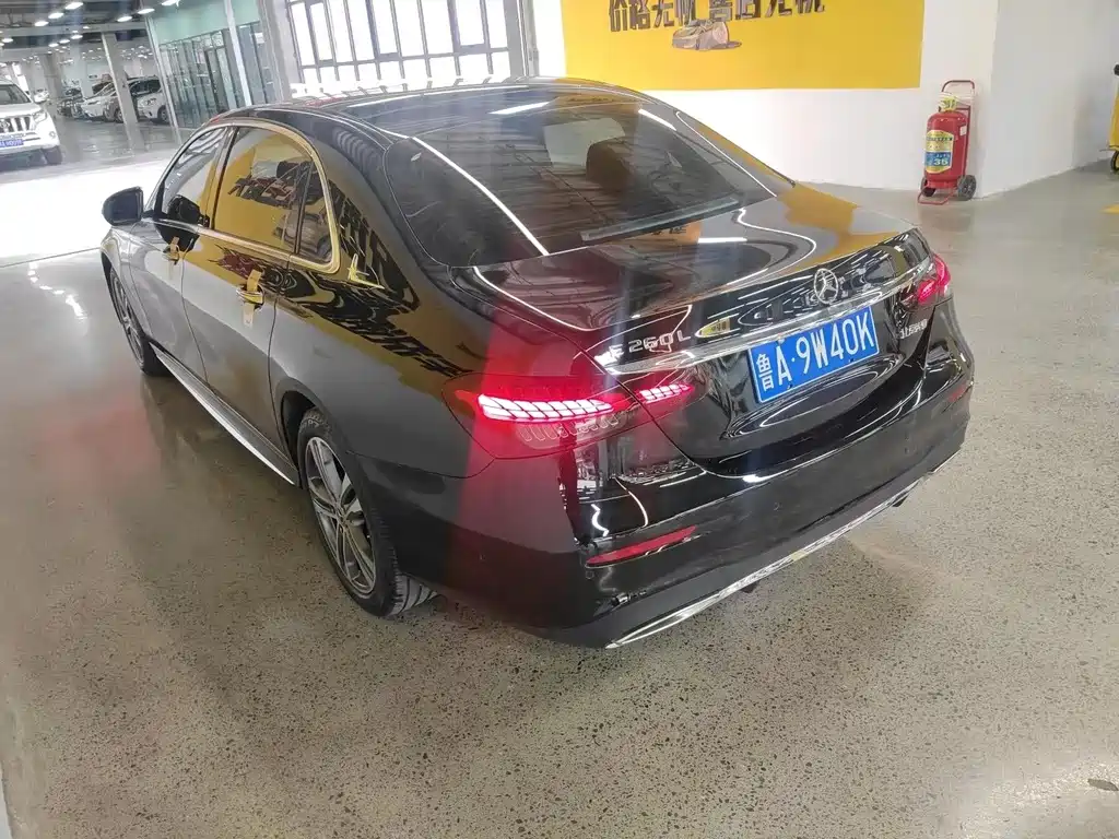 Mercedes-Benz E-Class — миниатюра 7