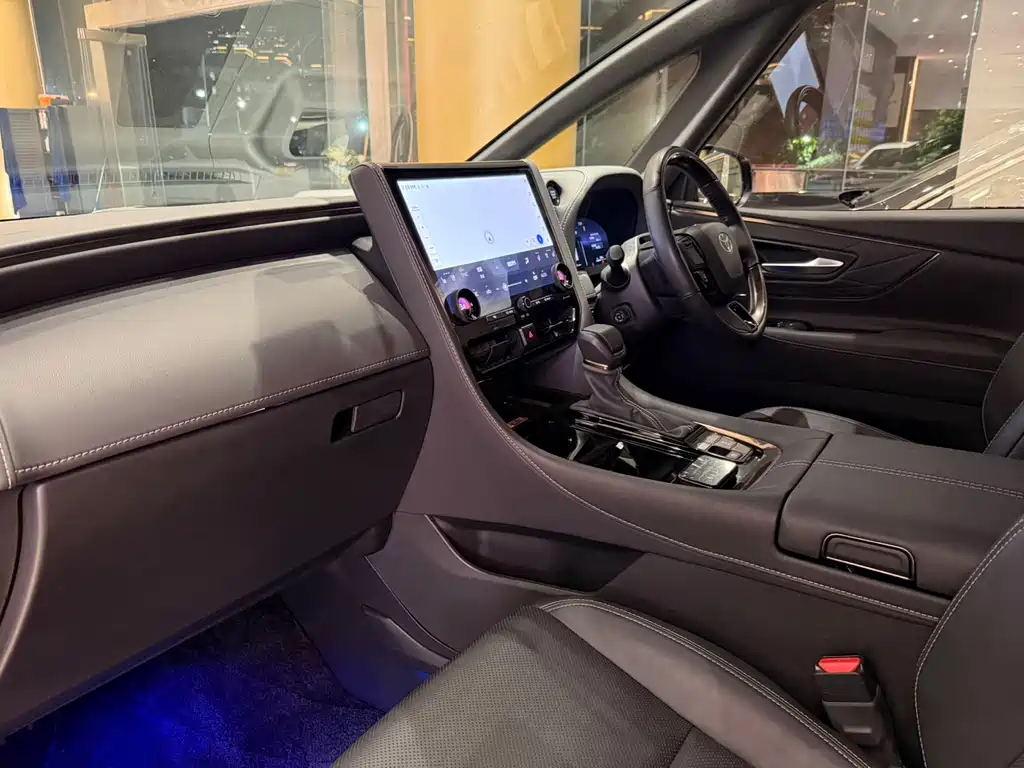 Toyota Alphard — миниатюра 6