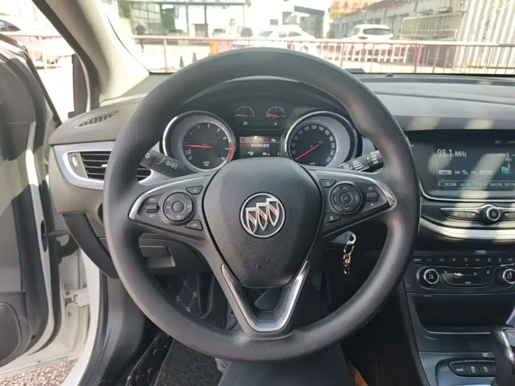 Buick Verano — миниатюра 11