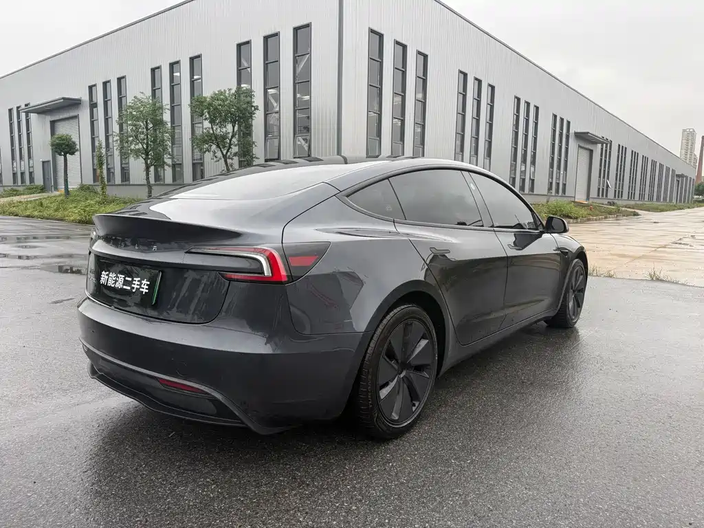 Tesla Model 3 — миниатюра 9