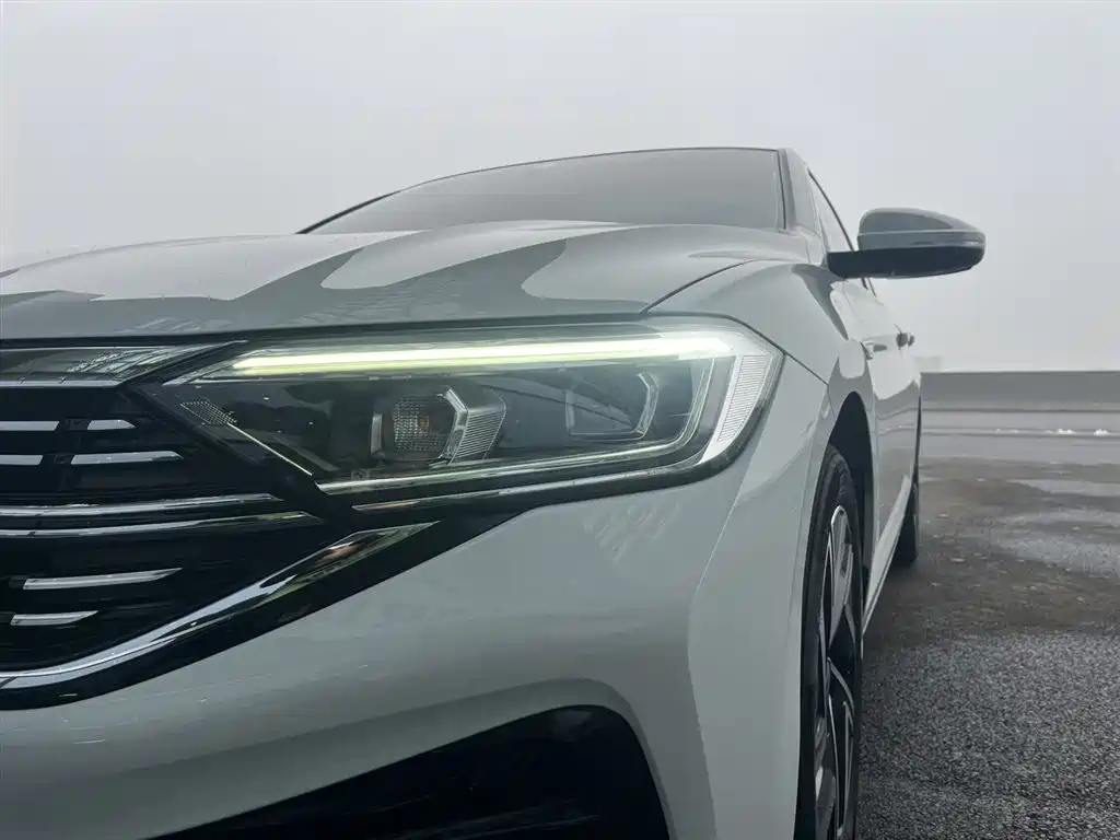 Volkswagen Sagitar 2023 300TSI DSG