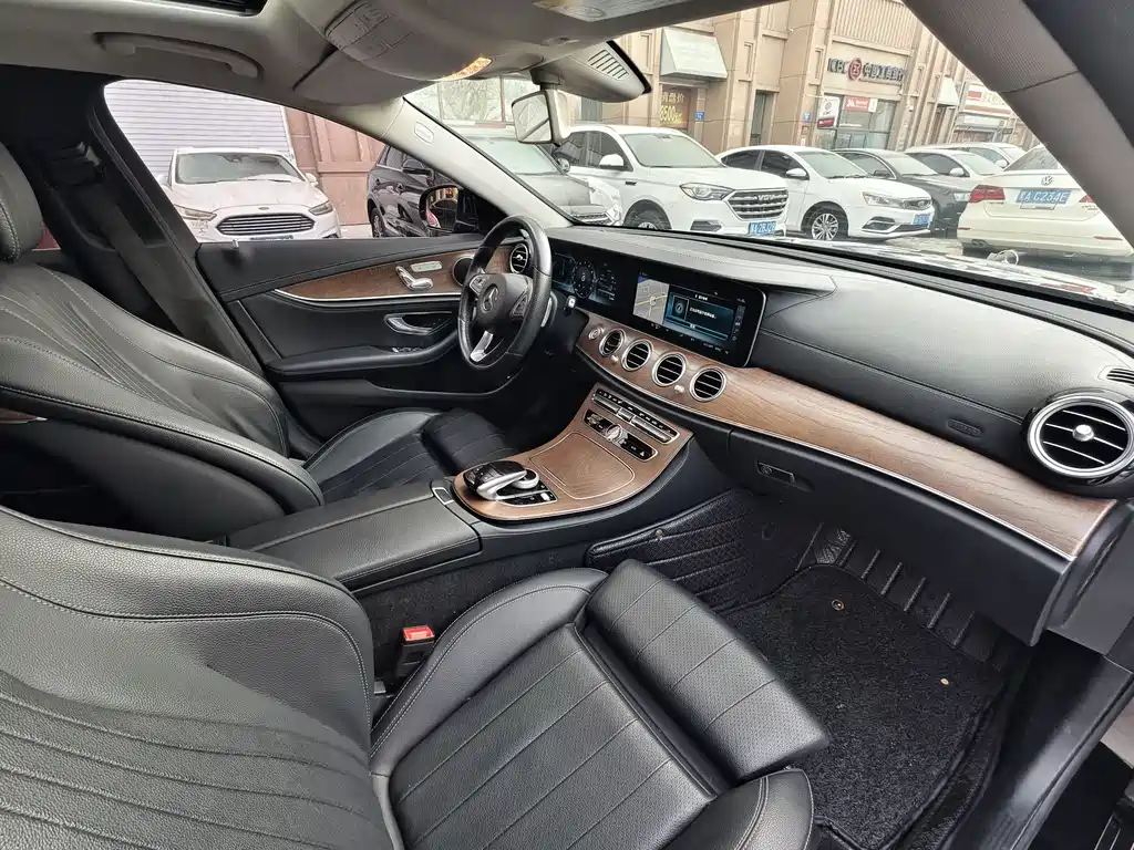 MERCEDES-BENZ E CLASS