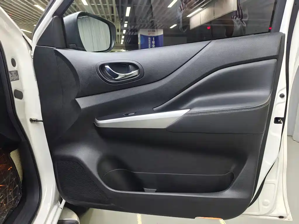 Nissan Terra — миниатюра 5