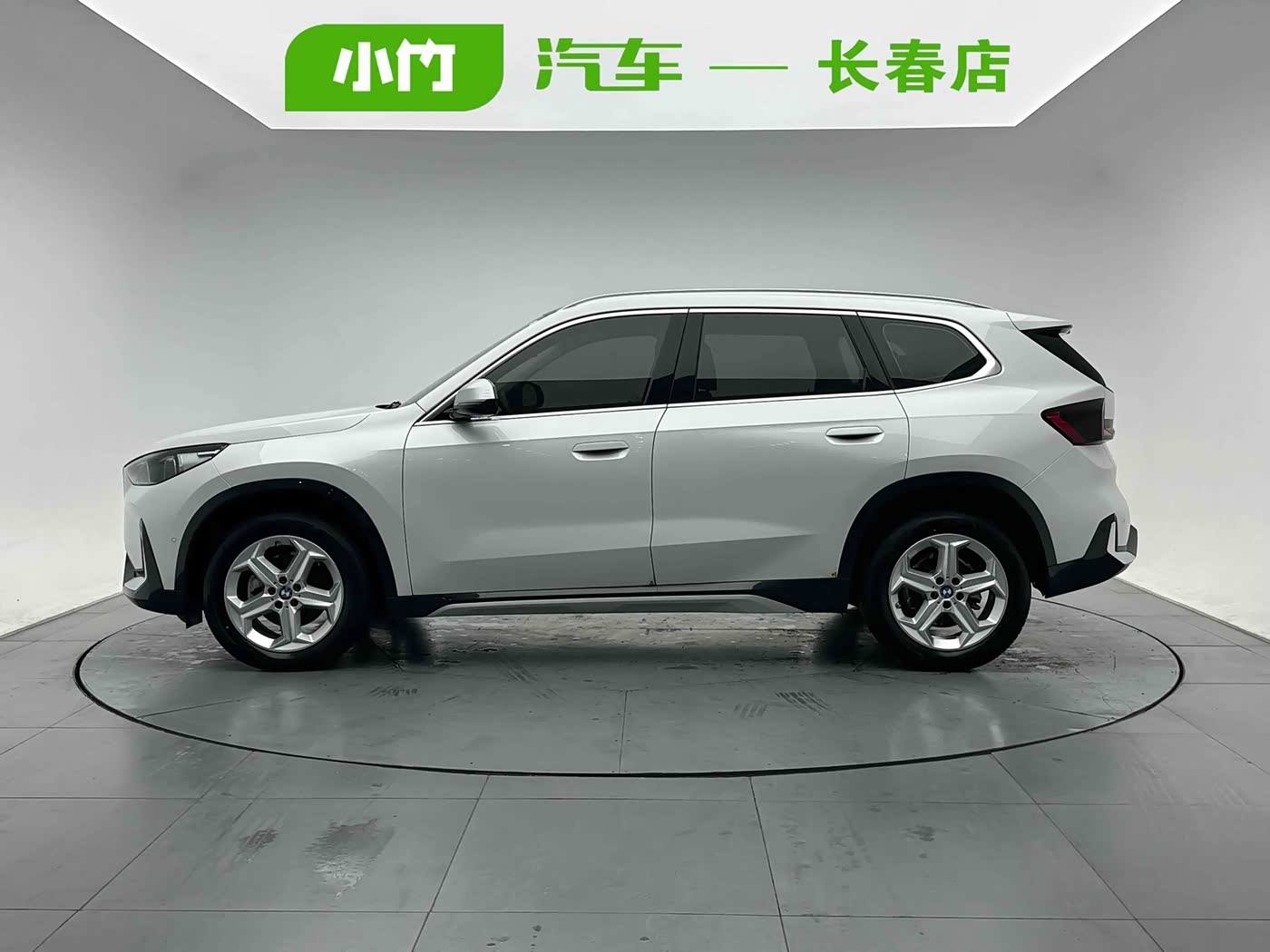 BMW X1 1.5 л 2023 г. Белый, пробег 18000 км