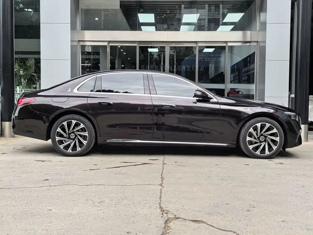 Mercedes-Benz E-Class — миниатюра 6