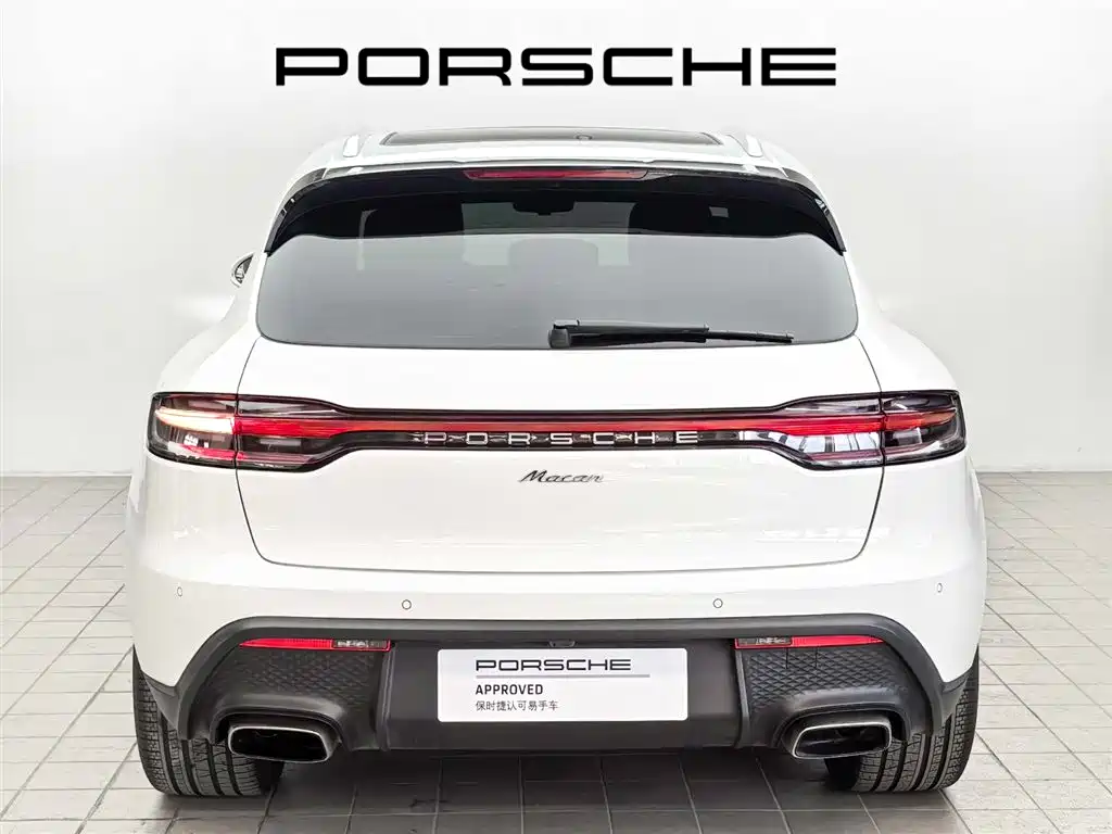 PORSCHE MACAN