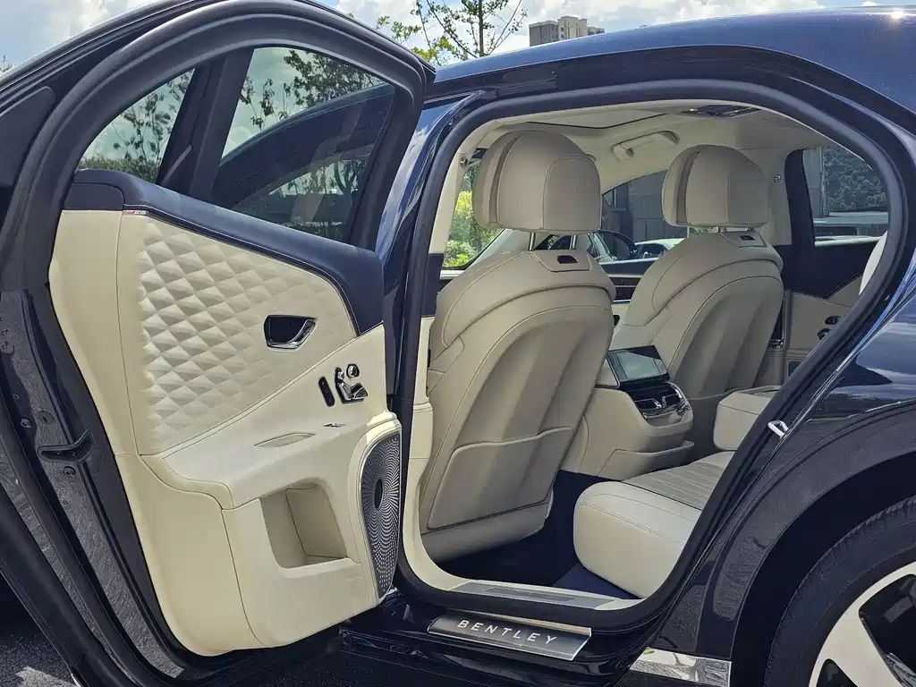 Bentley Flying Spur — миниатюра 6