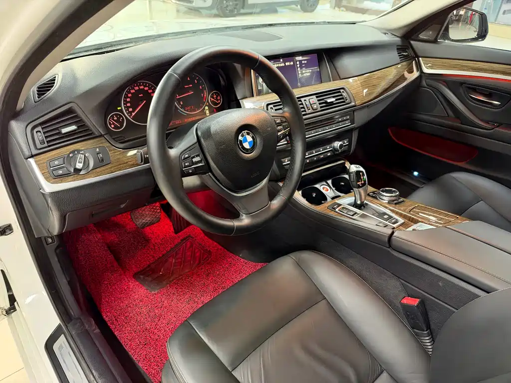 BMW 5 Series — миниатюра 7