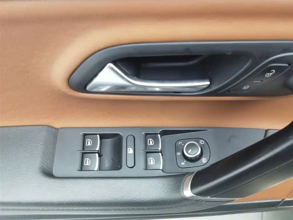 Volkswagen FAW - Passat CC CC 2015 1.8TSI Luxury