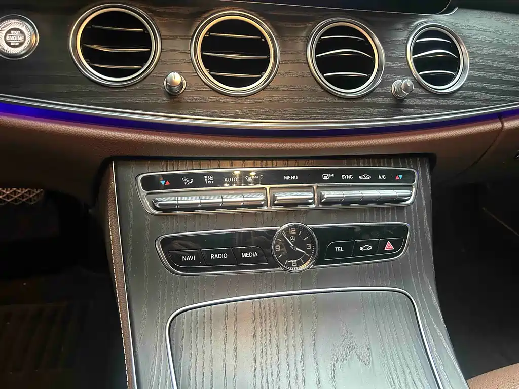 MERCEDES-BENZ E CLASS