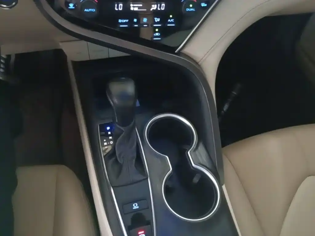 Toyota Camry — миниатюра 14