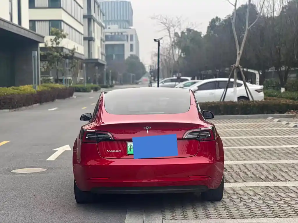TESLA MODEL 3