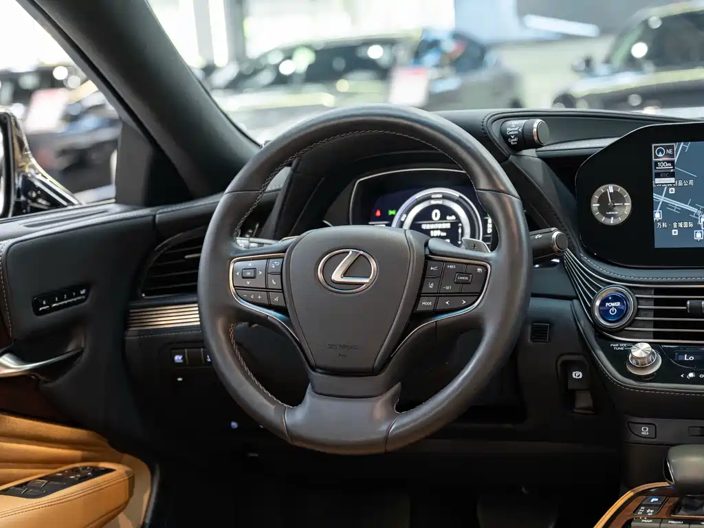 Lexus LS — миниатюра 14