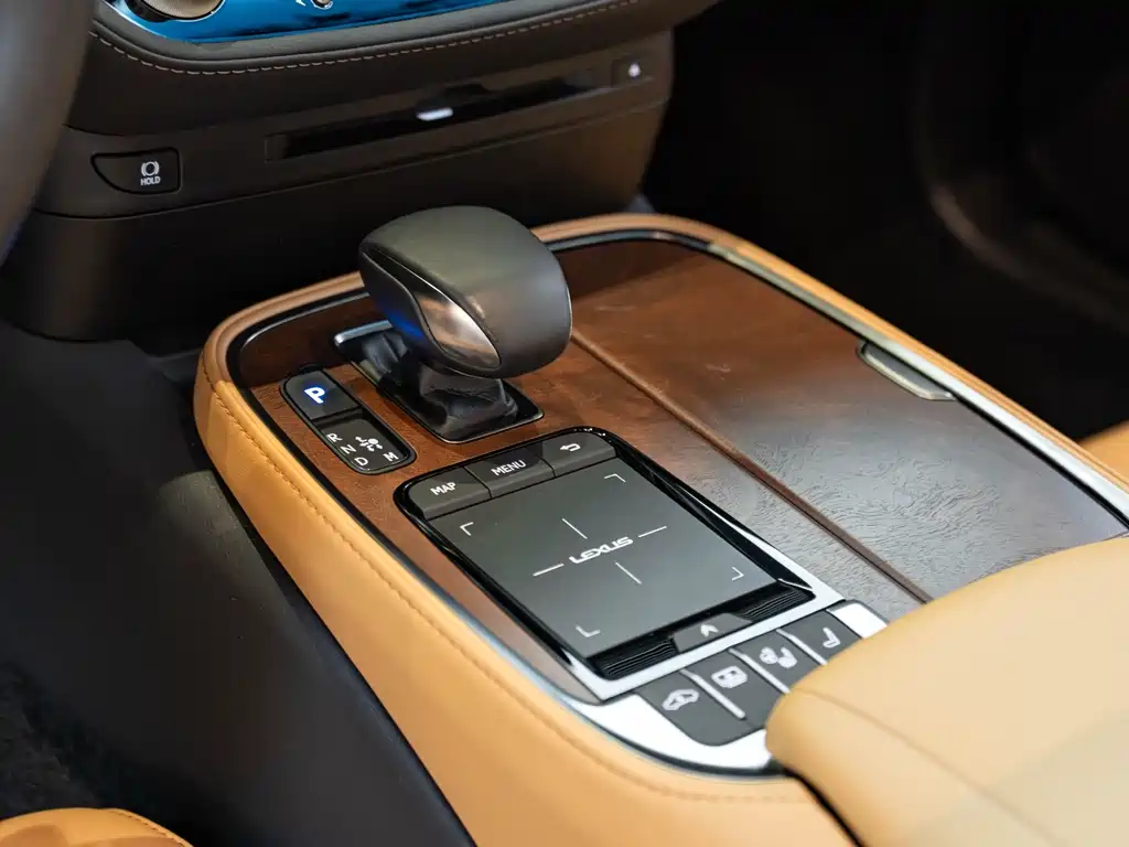 Lexus LS — миниатюра 15